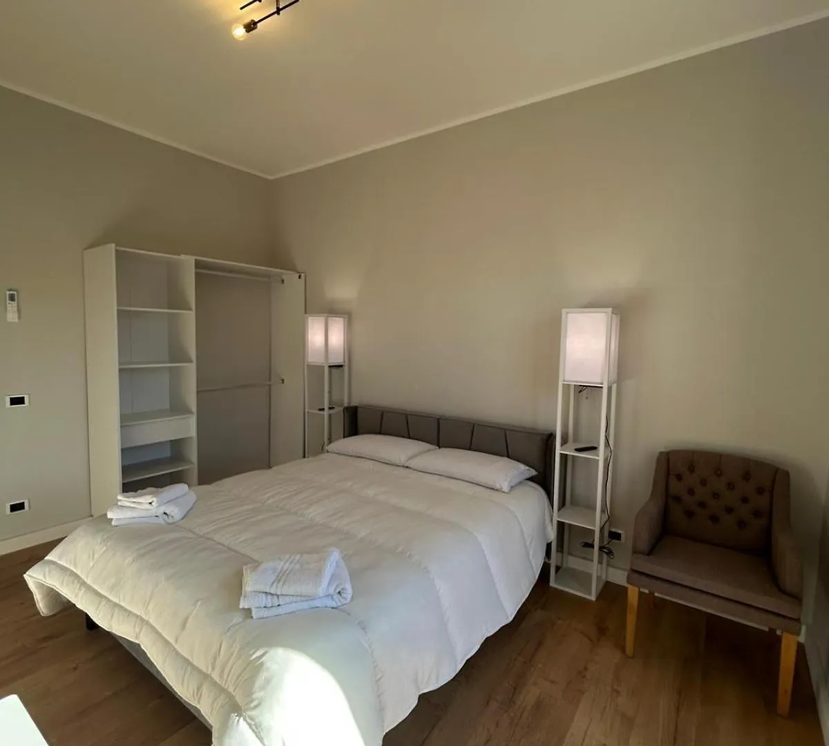 Apartment Ferienwohnung L'Affaccio Sul Borgo - Adiacente Metro B Rom