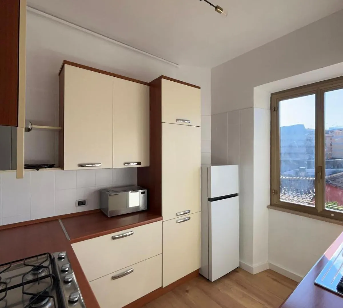 Apartment Ferienwohnung L'Affaccio Sul Borgo - Adiacente Metro B Rom