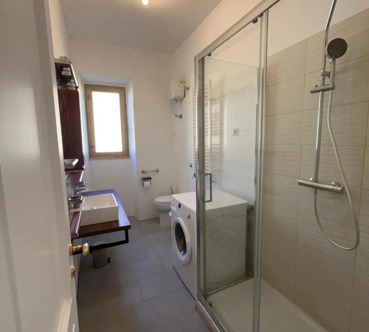 Apartment Ferienwohnung L'Affaccio Sul Borgo - Adiacente Metro B Rom