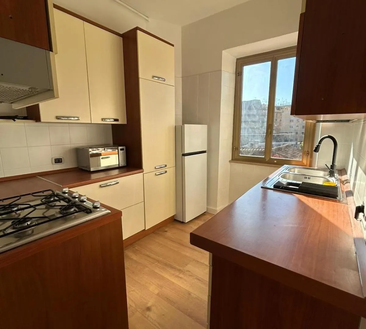 Apartment Ferienwohnung L'Affaccio Sul Borgo - Adiacente Metro B Rom
